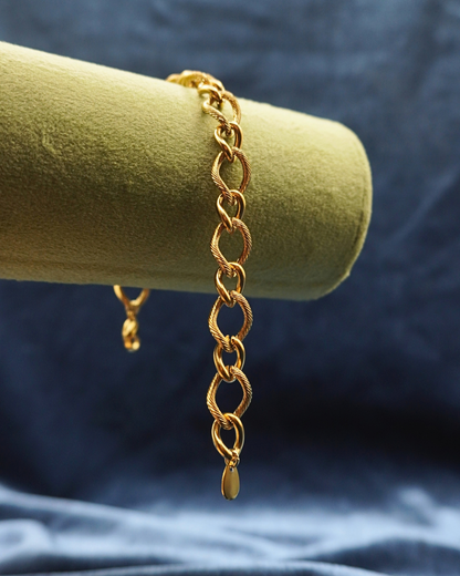ESSENTIALS Bracelet // 02 Gold