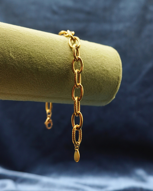 ESSENTIALS Bracelet // 03 Gold