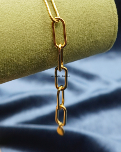 ESSENTIALS Bracelet // 04 Gold